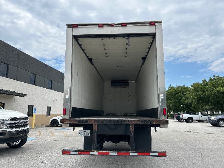 2021 Hino L6 — photo 8