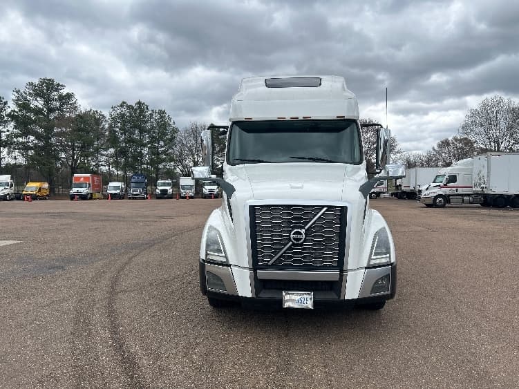 2021 Volvo VNL 760 — photo 2