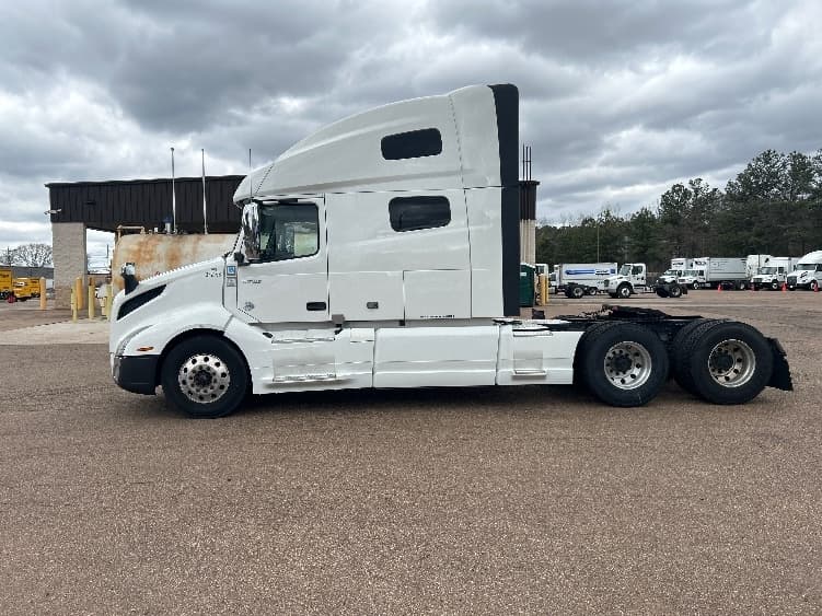 2021 Volvo VNL 760 — photo 4