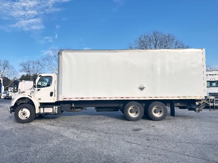 2021 Freightliner M2 106 — photo 4