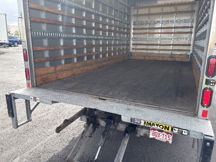 2020 Isuzu NPR — photo 10