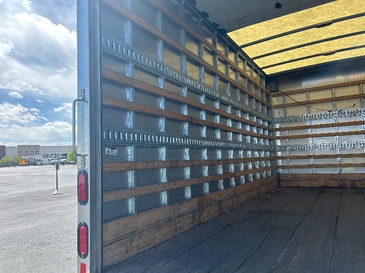 2020 Isuzu NPR — photo 10