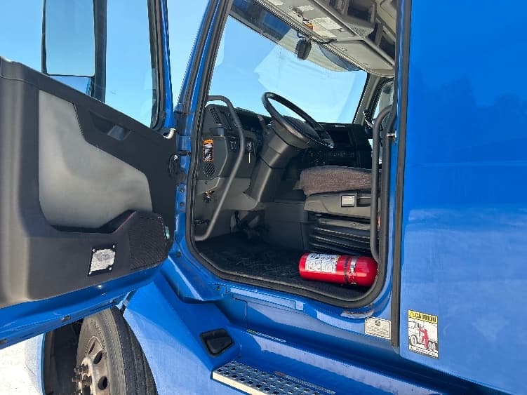 2021 Volvo VNL 760 — photo 9