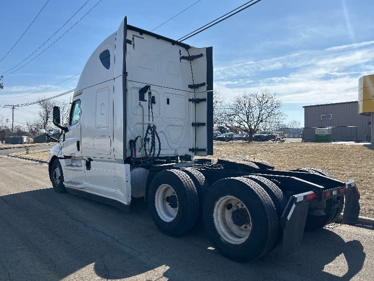 2020 Freightliner Cascadia — photo 5