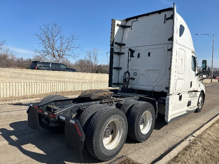 2020 Freightliner Cascadia — photo 7