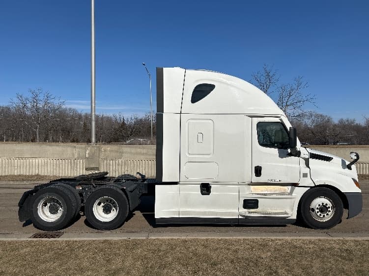2020 Freightliner Cascadia — photo 8
