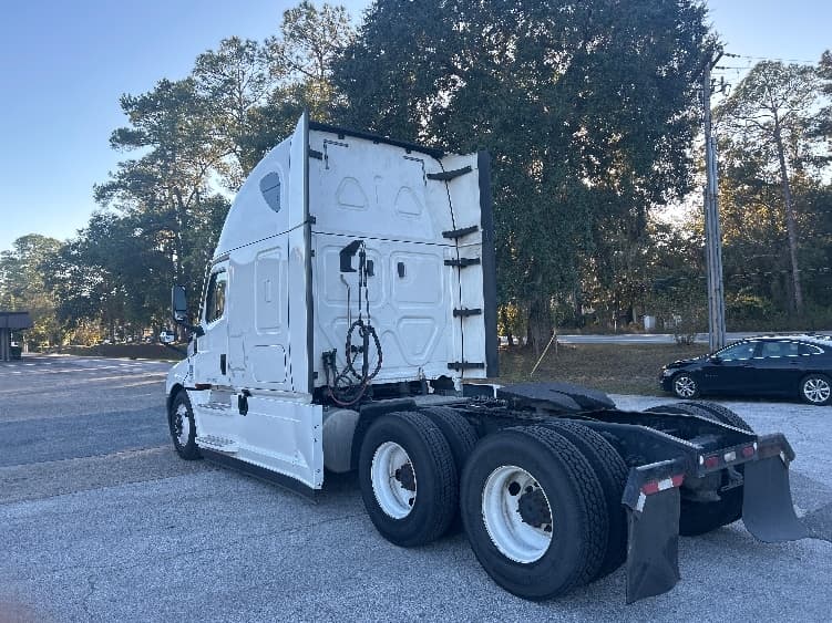 2020 Freightliner Cascadia — photo 5