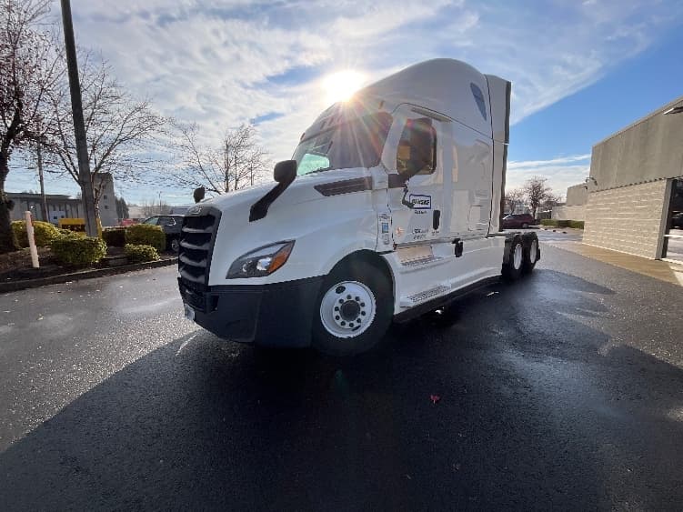 2020 Freightliner Cascadia — photo 3