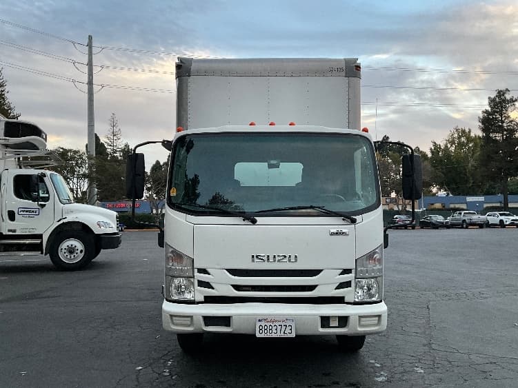 2020 Isuzu NPR — photo 2