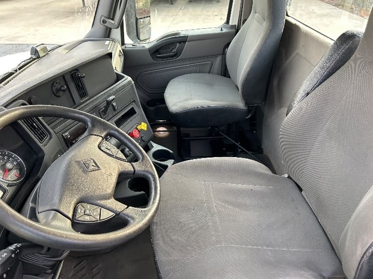 2021 International LT — photo 10
