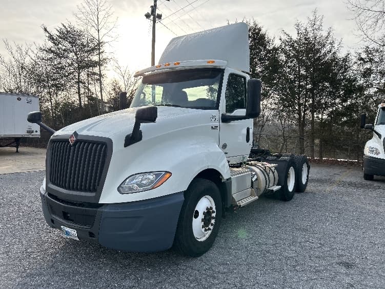 2021 International LT — photo 3