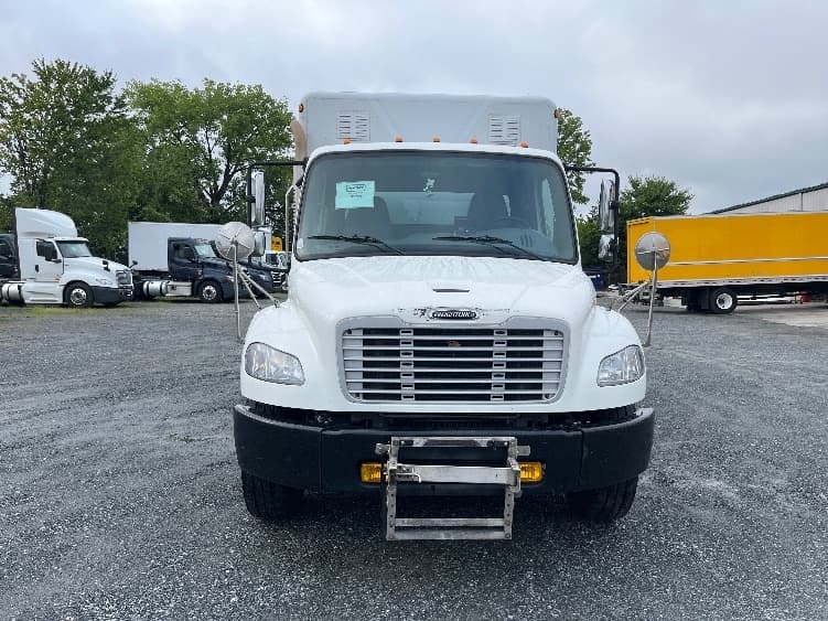 2021 Freightliner M2 106 — photo 2