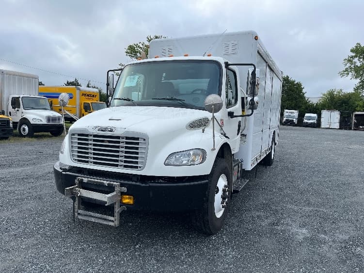 2021 Freightliner M2 106 — photo 3
