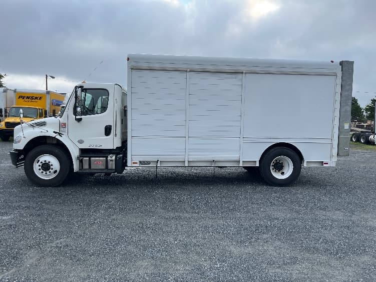 2021 Freightliner M2 106 — photo 4