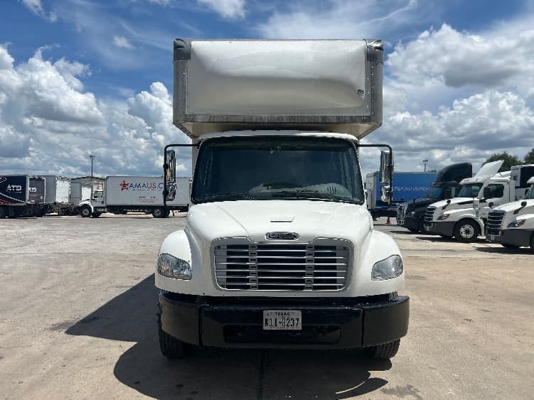 2021 Freightliner M2 106 — photo 2