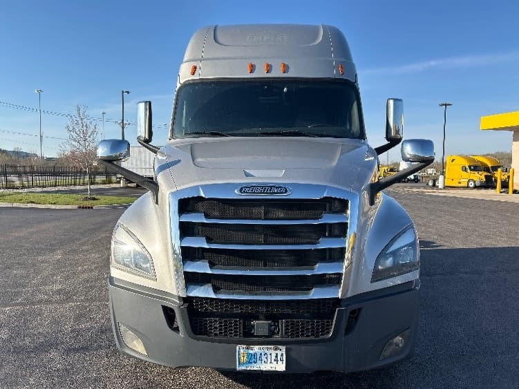 2020 Freightliner Cascadia — photo 2
