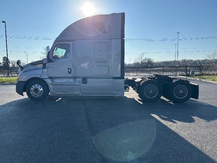 2020 Freightliner Cascadia — photo 4