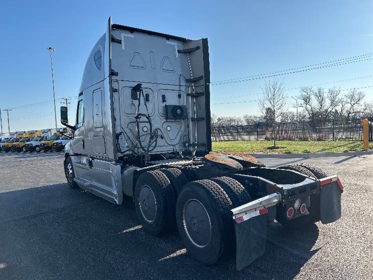 2020 Freightliner Cascadia — photo 5