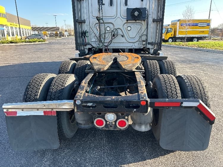 2020 Freightliner Cascadia — photo 6