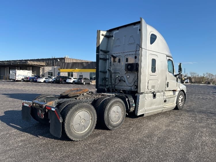 2020 Freightliner Cascadia — photo 7