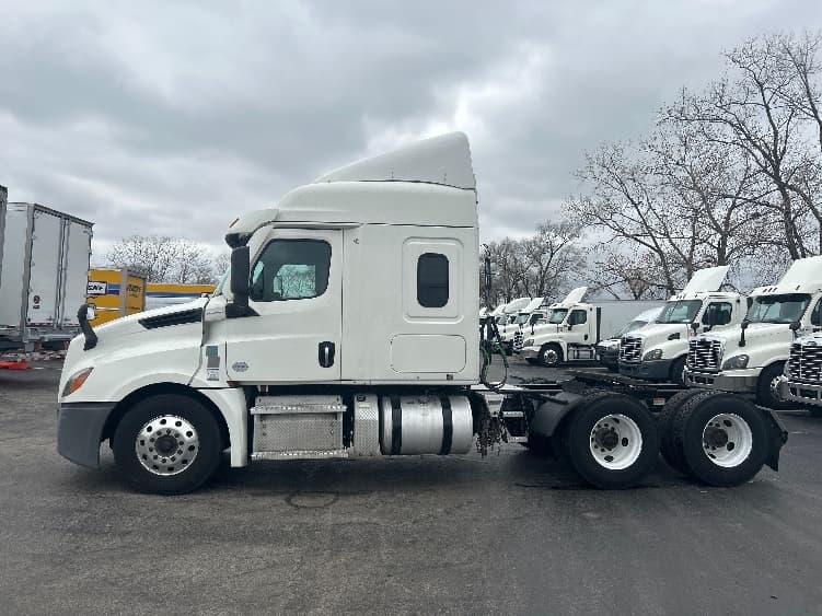 2021 Freightliner Cascadia — photo 4