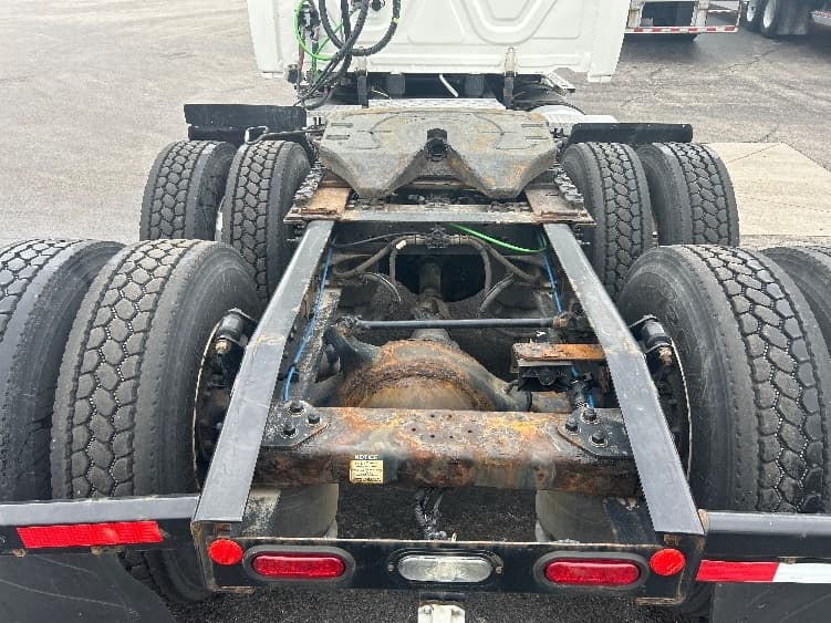 2021 Freightliner Cascadia — photo 6