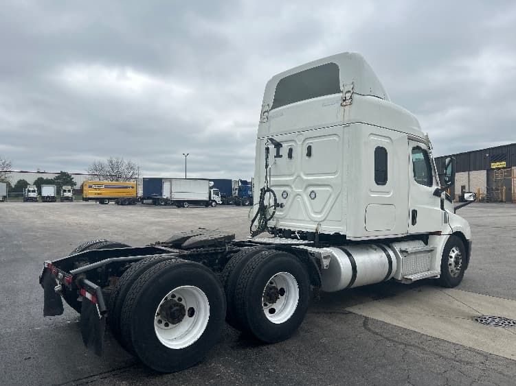 2021 Freightliner Cascadia — photo 7