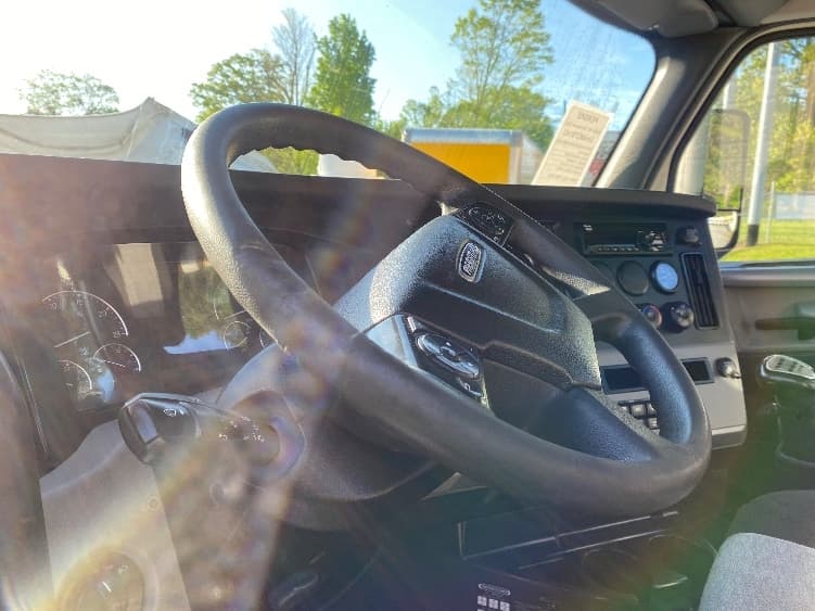 2021 Freightliner Cascadia — photo 10