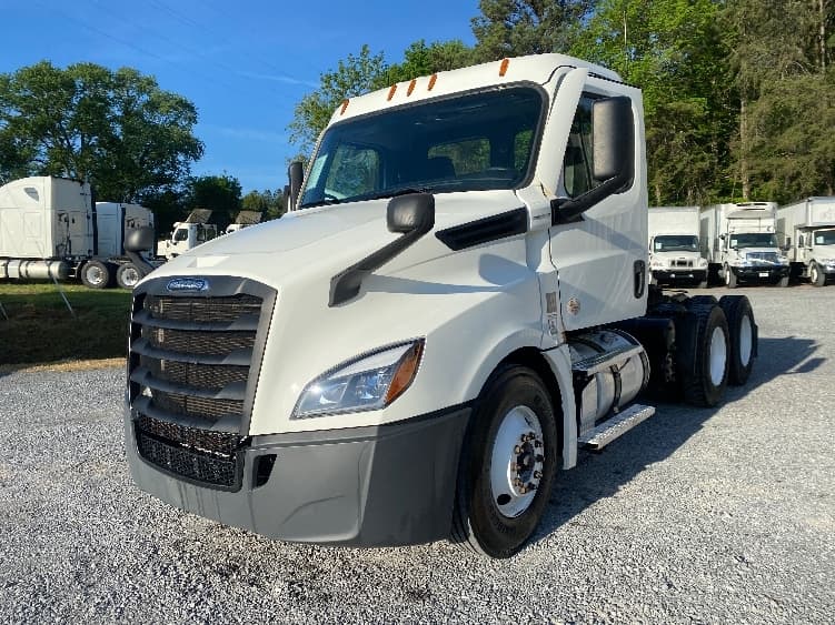 2021 Freightliner Cascadia — photo 3
