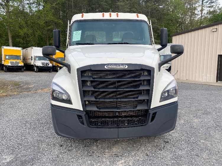 2021 Freightliner Cascadia — photo 2