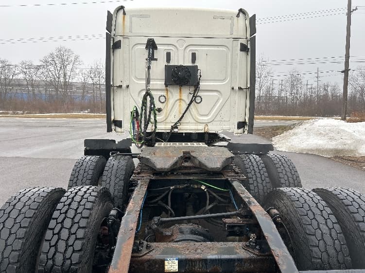 2021 Freightliner Cascadia — photo 6
