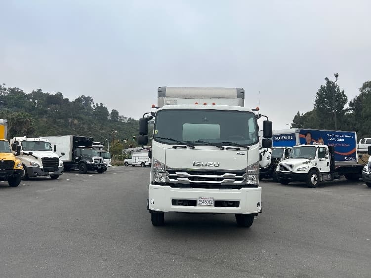 2020 Isuzu FTR — photo 2