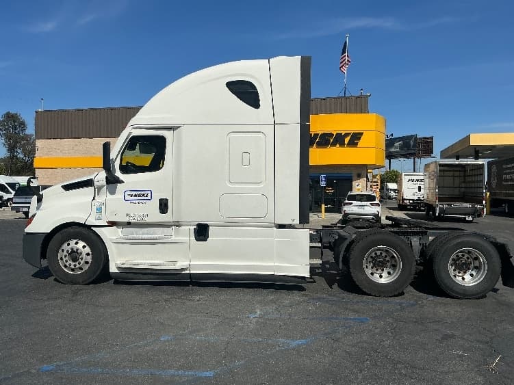 2021 Freightliner Cascadia — photo 4