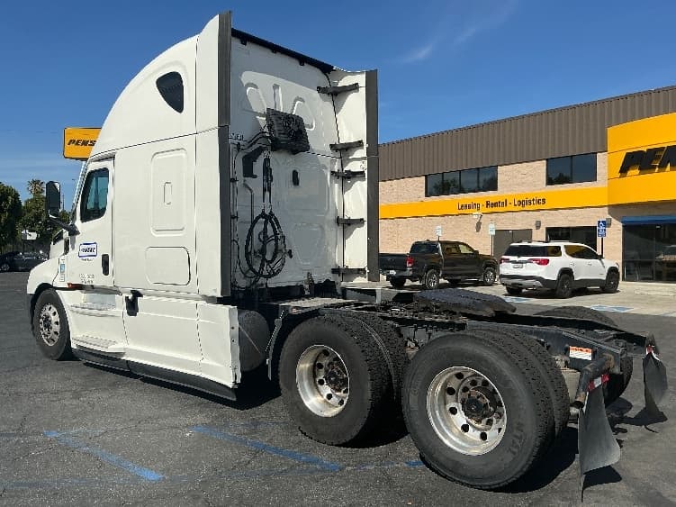 2021 Freightliner Cascadia — photo 5