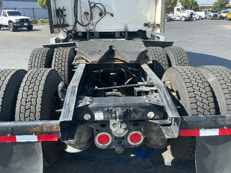 2021 Freightliner Cascadia — photo 6