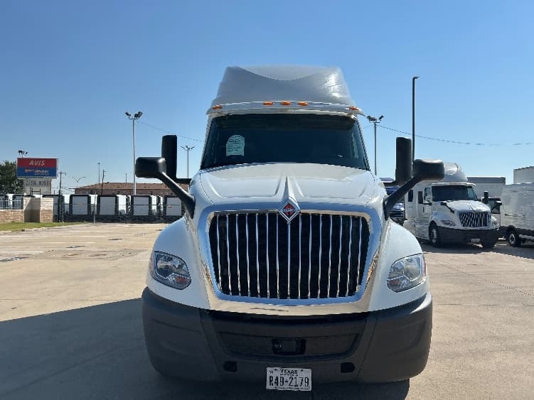 2021 International LT — photo 2