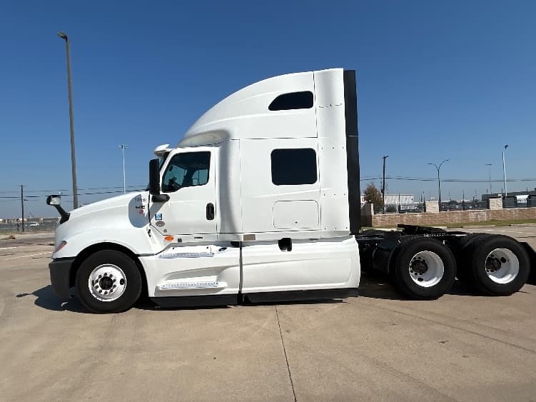 2021 International LT — photo 4