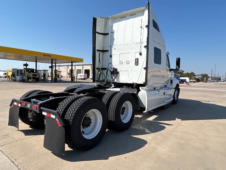 2021 International LT — photo 7