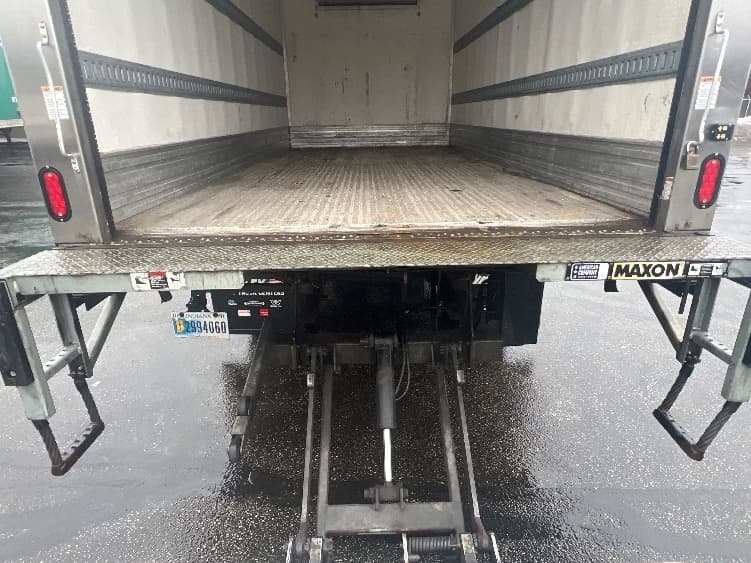 2021 Isuzu NRR — photo 10