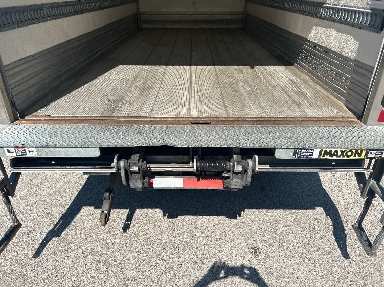 2021 Isuzu NRR — photo 10