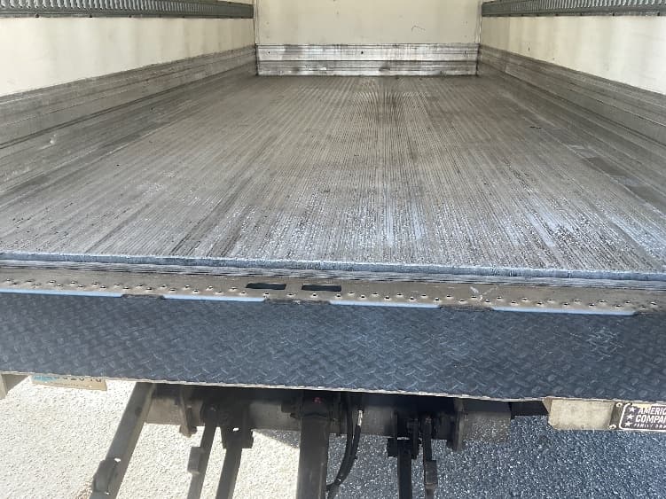 2021 Isuzu NRR — photo 10