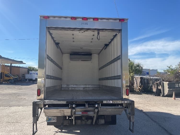 2021 Isuzu NRR — photo 8