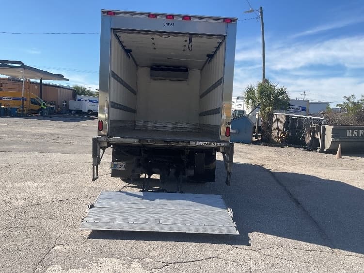 2021 Isuzu NRR — photo 9