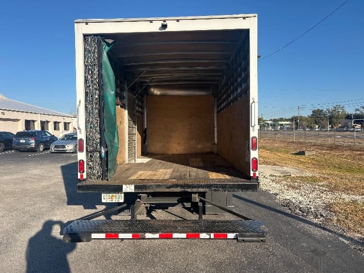 2021 Isuzu NRR — photo 8