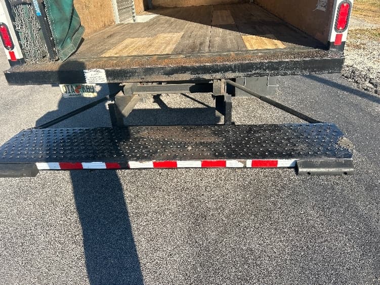 2021 Isuzu NRR — photo 9