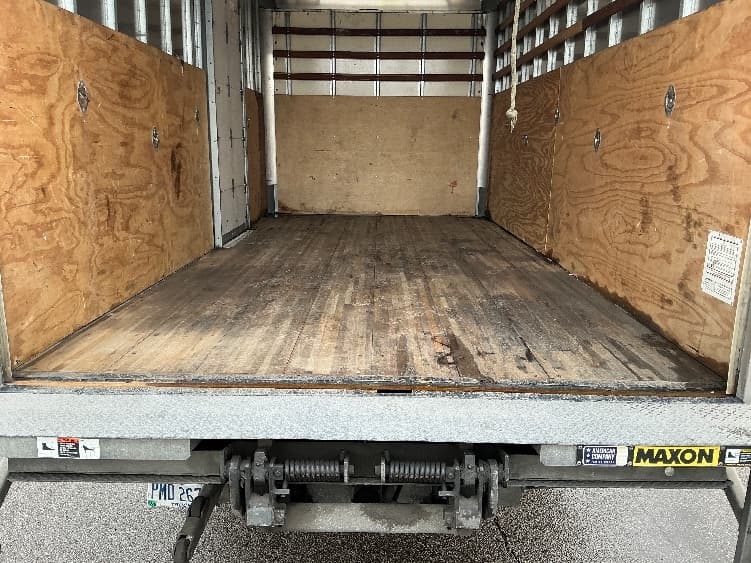 2021 Isuzu NRR — photo 9