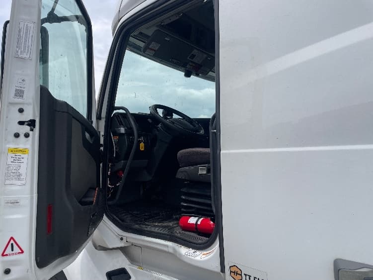 2021 Volvo VNL 760 — photo 9