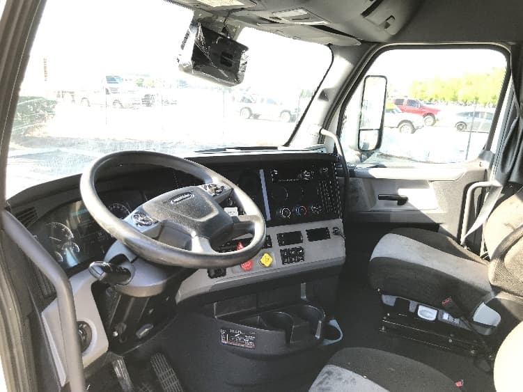 2021 Freightliner Cascadia — photo 10