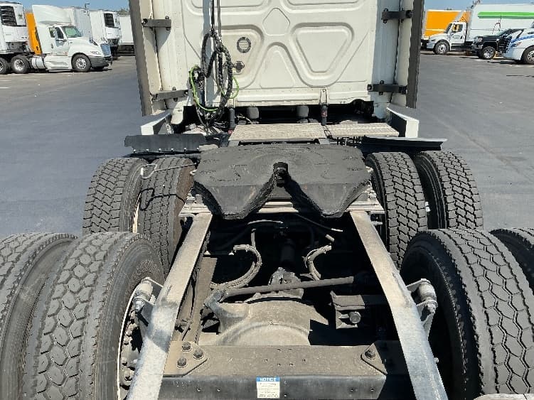 2021 Freightliner Cascadia — photo 6