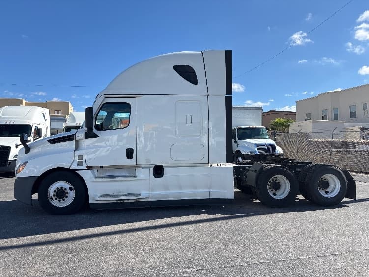 2021 Freightliner Cascadia — photo 4